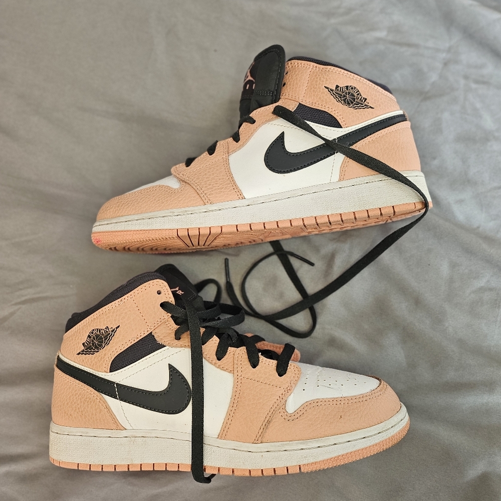 AIR JORDAN |MIDs size 7Y girls sneakers|coral, charcoal, and white 👟🧡
